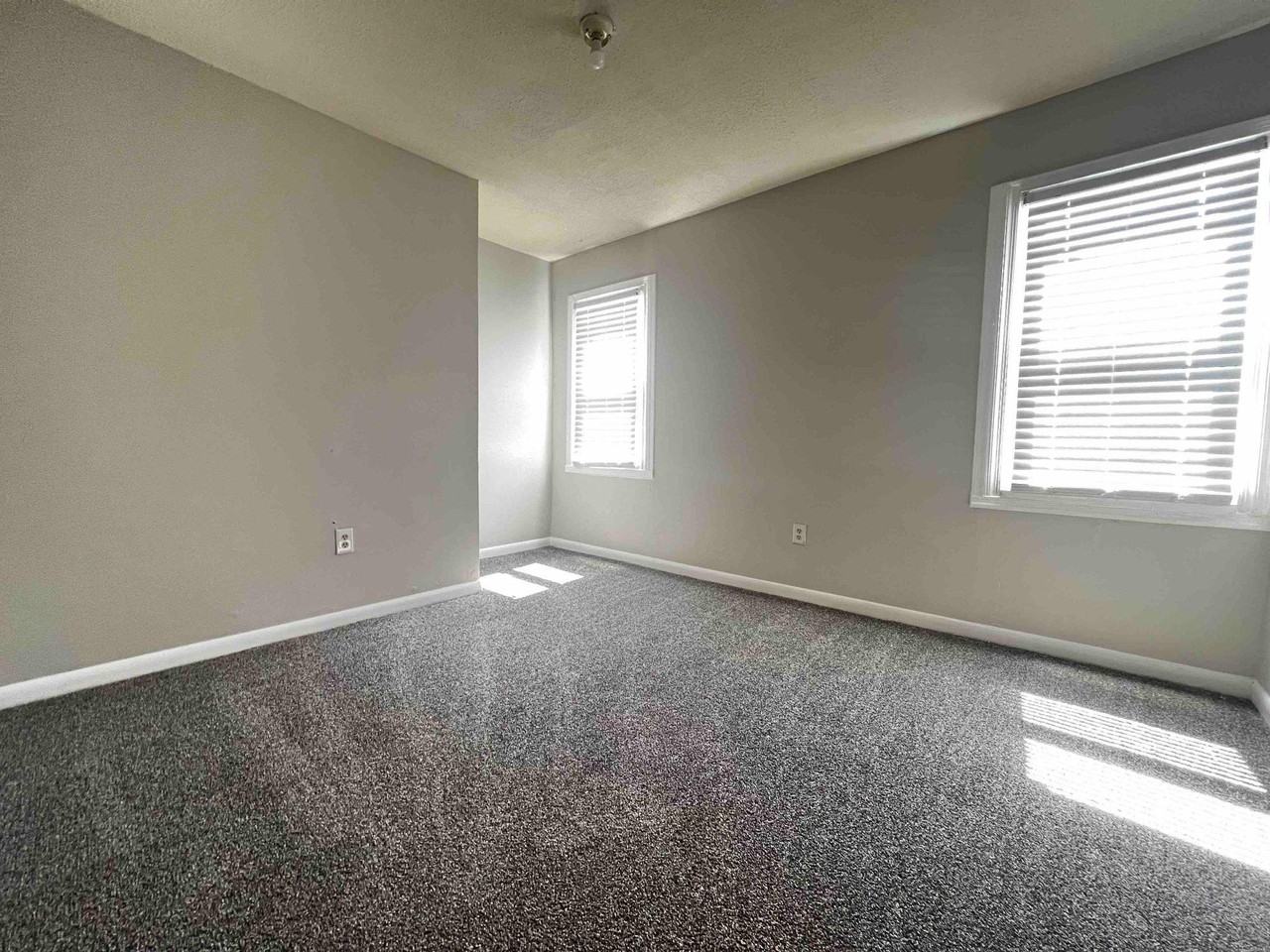 3212 28th St Se #D - Photo 5 of 10