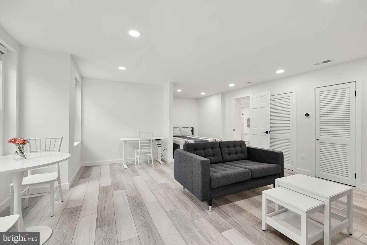 1821 19th St Nw #2 - Photo 2 of 24