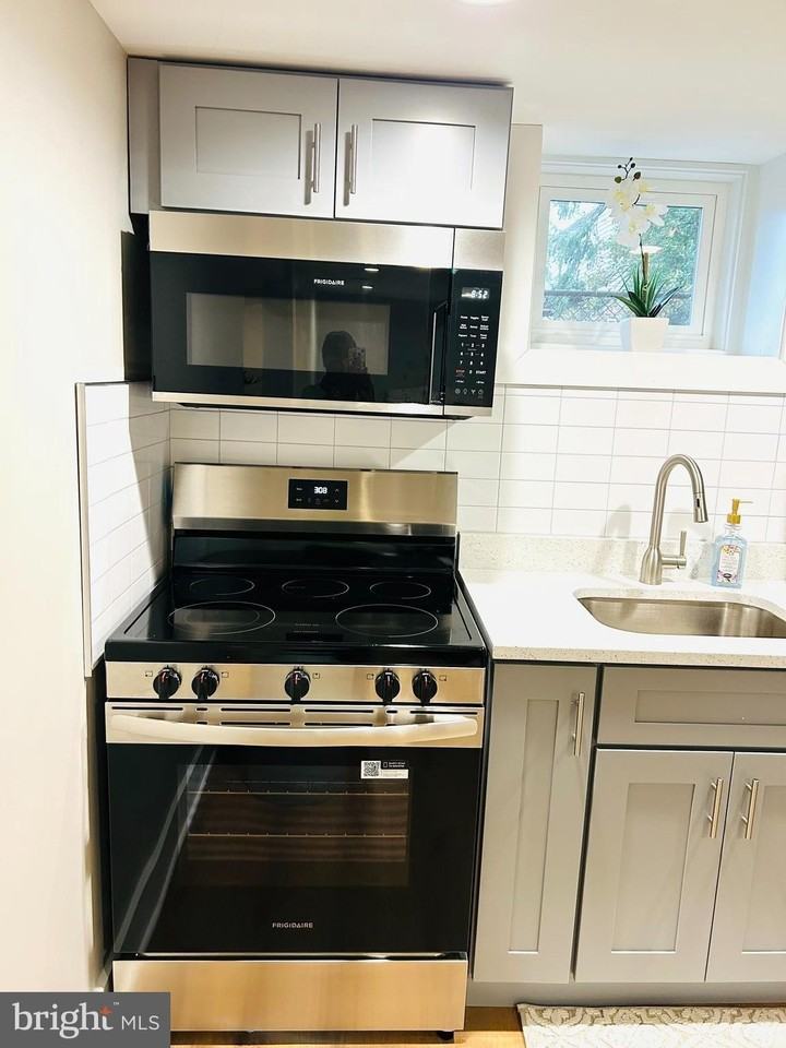 1516 Hamilton St Nw - Photo 3 of 14