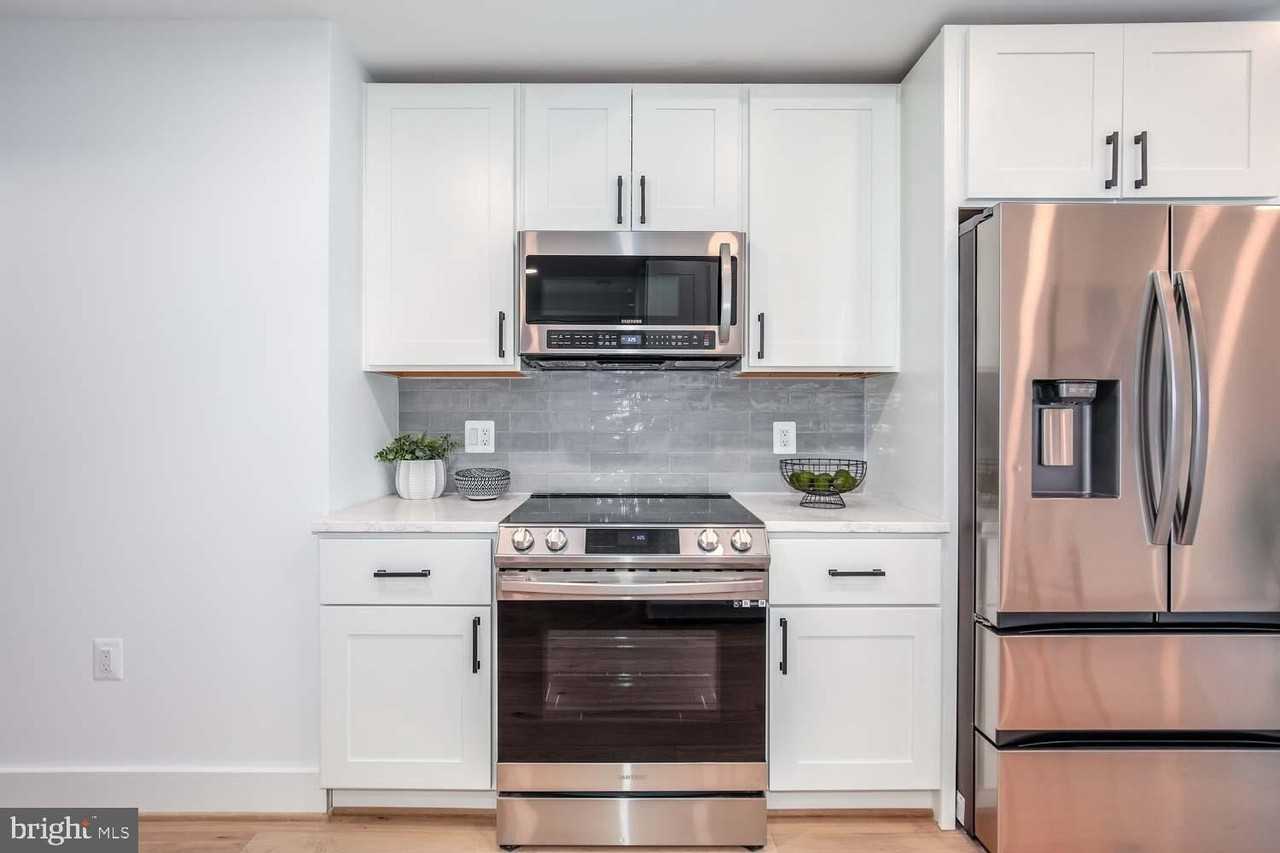 2601 30th St Ne #11 - Photo 3 of 32