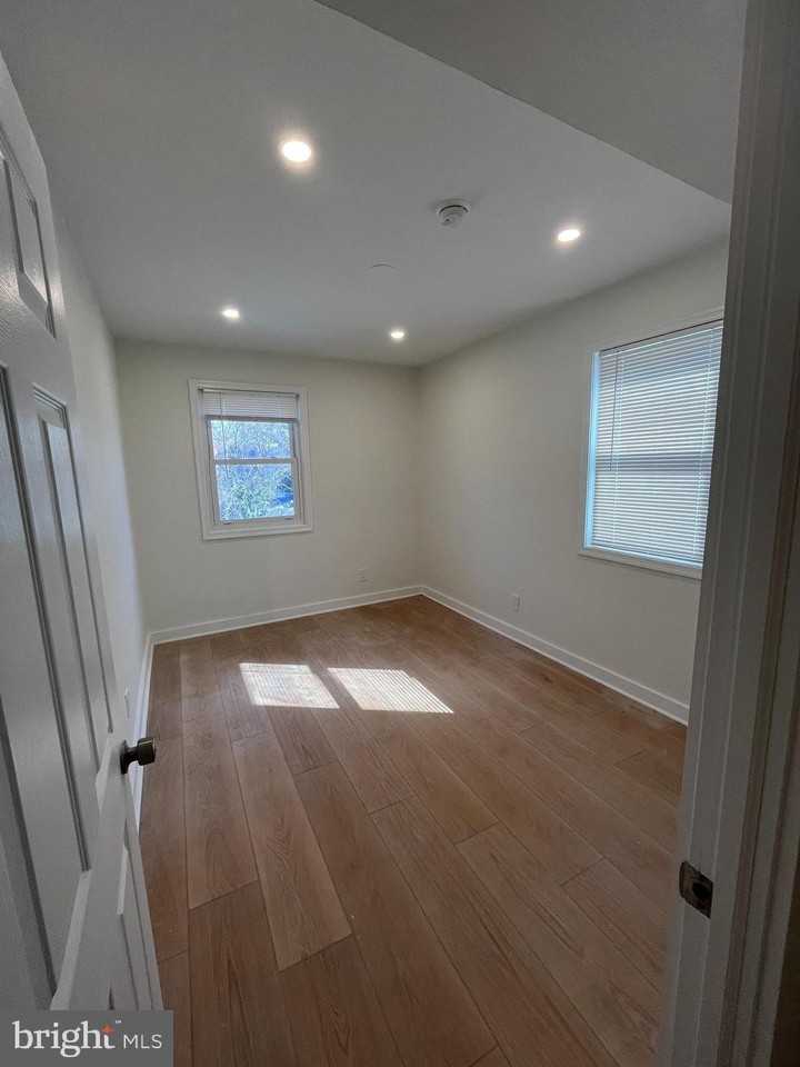 5014 Nash St Ne - Photo 4 of 14