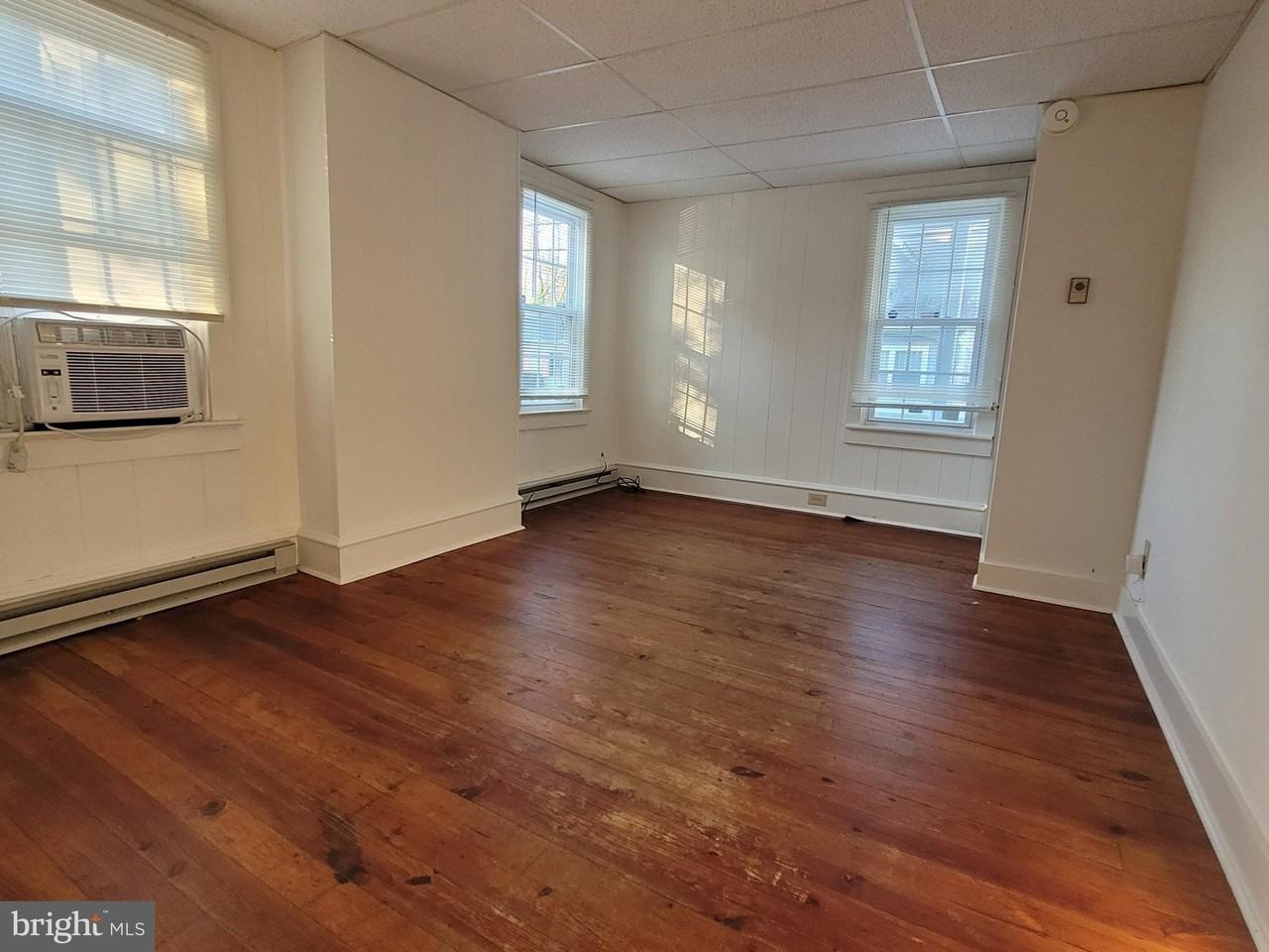 409 N Washington St - Photo 3 of 12