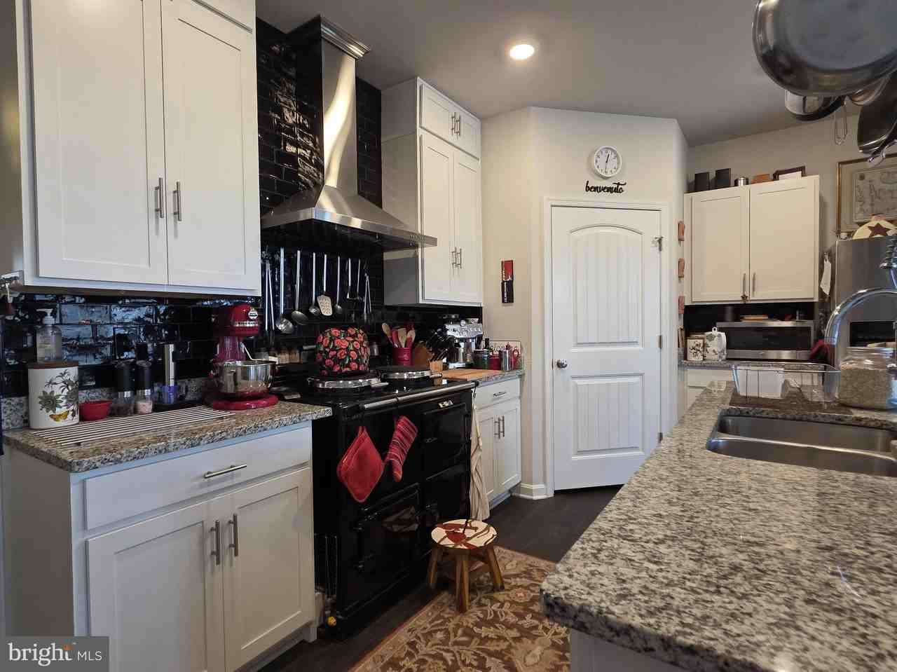 268 Coral Ct - Photo 5 of 26