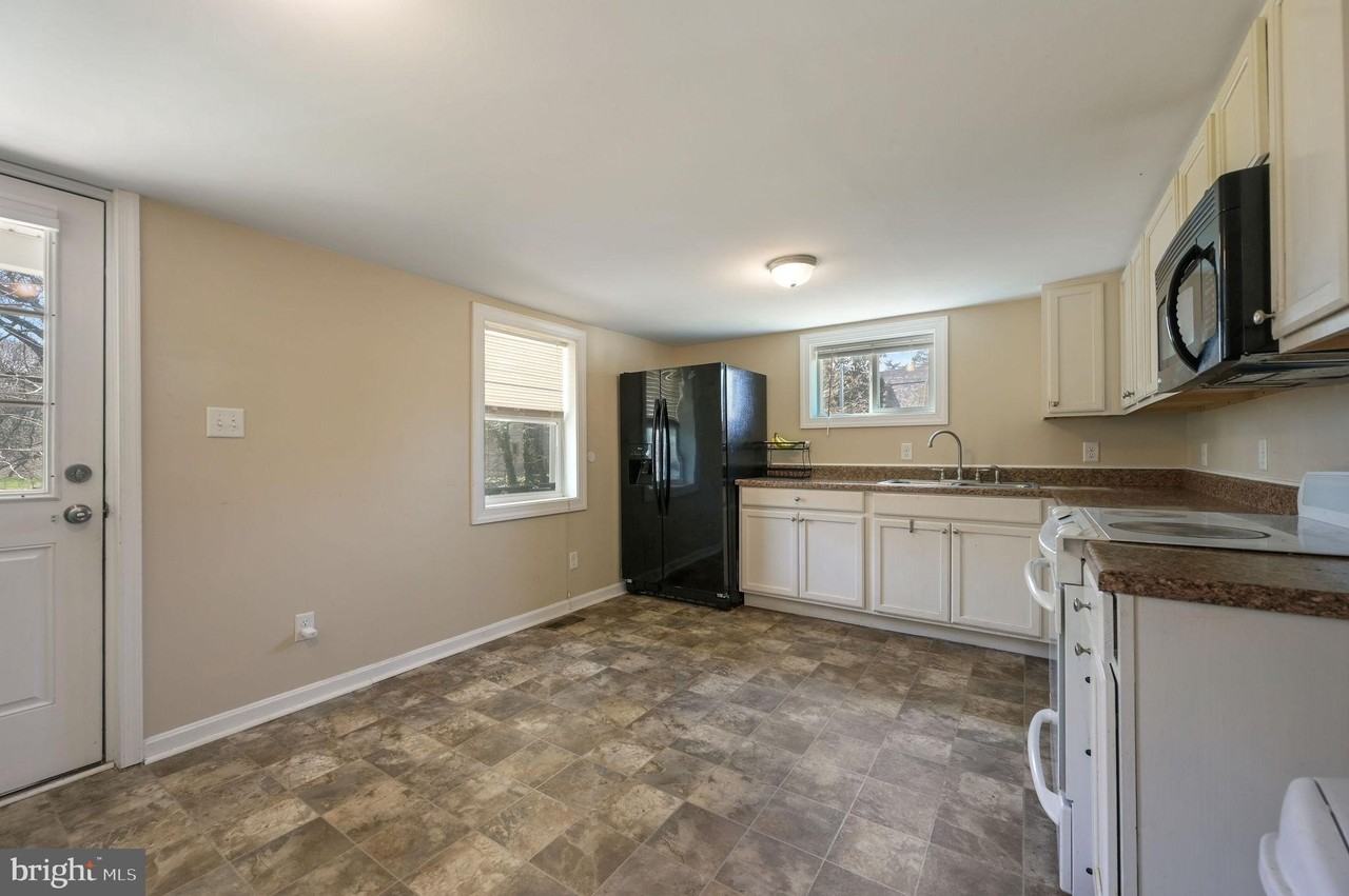 128 E Camden Wyoming Ave Unit A - Photo 2 of 10