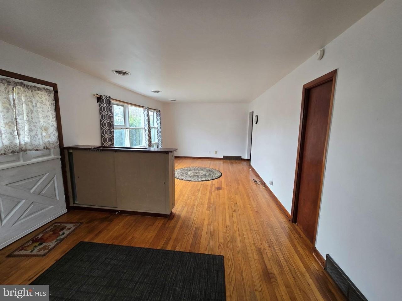 522 Carol St - Photo 2 of 12