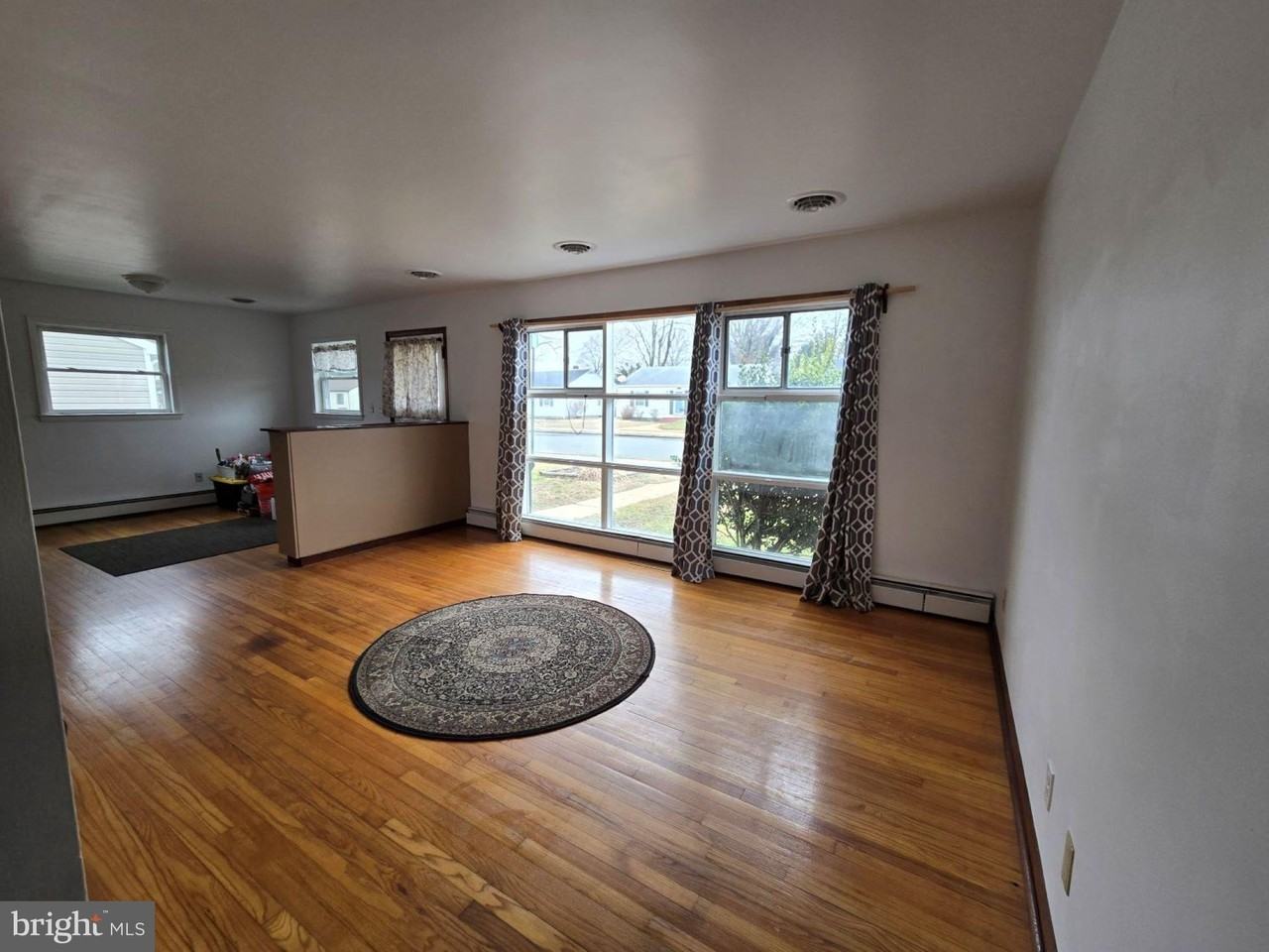 522 Carol St - Photo 4 of 12