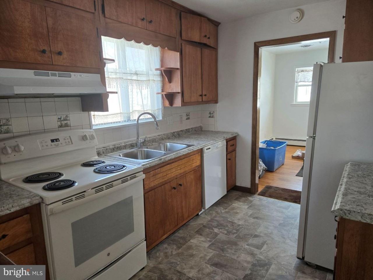 522 Carol St - Photo 5 of 12