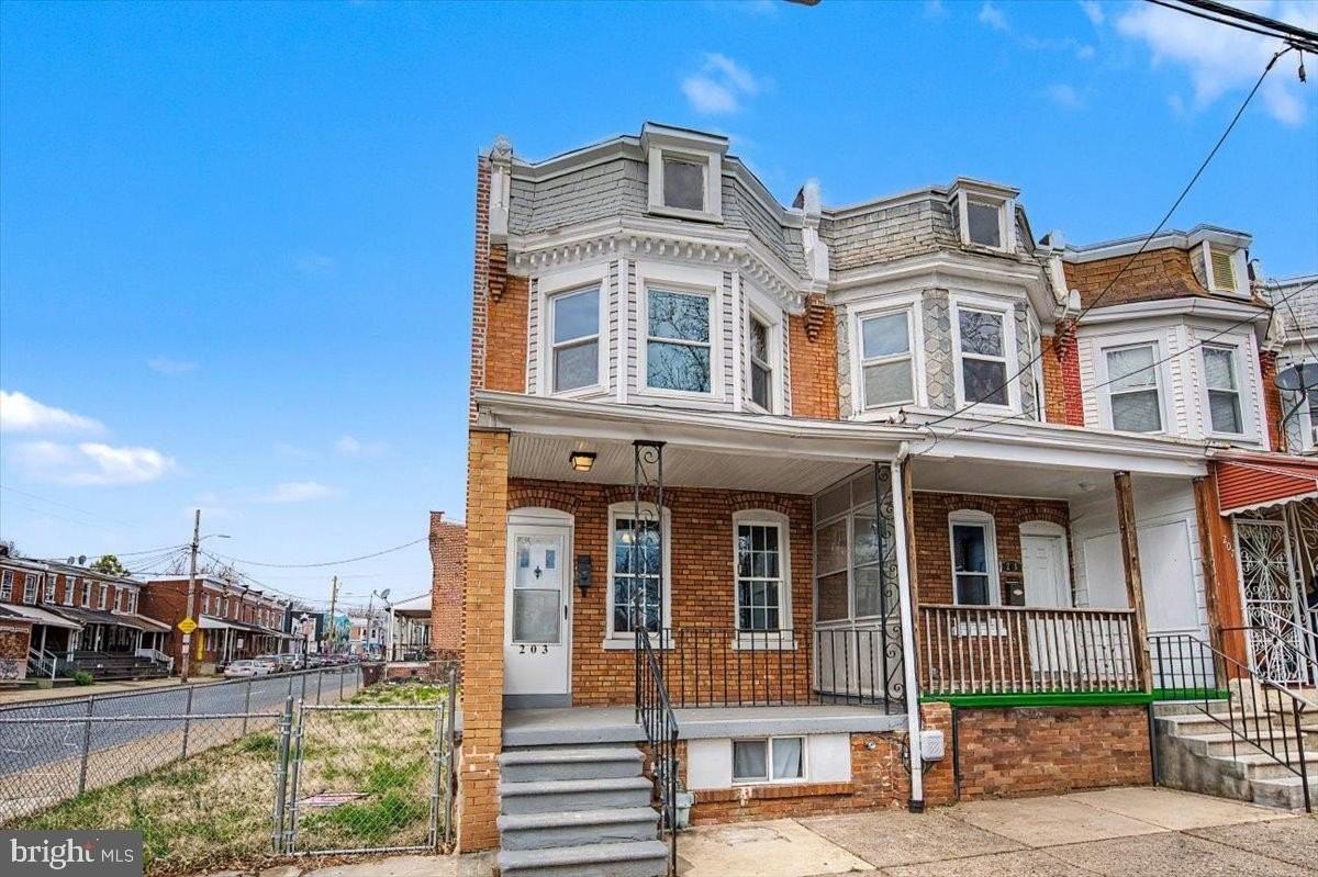 203 N Dupont St - Photo 2 of 24