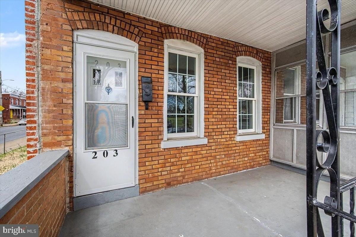 203 N Dupont St - Photo 3 of 24