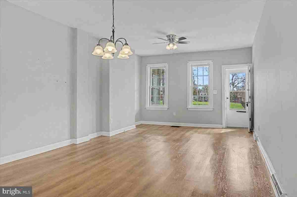 203 N Dupont St - Photo 4 of 24