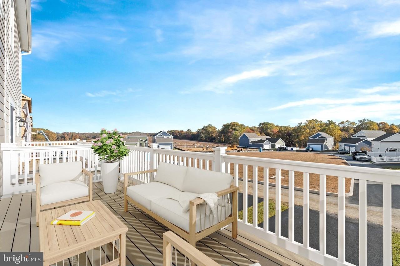 872 Mapleton Ave - Photo 7 of 23