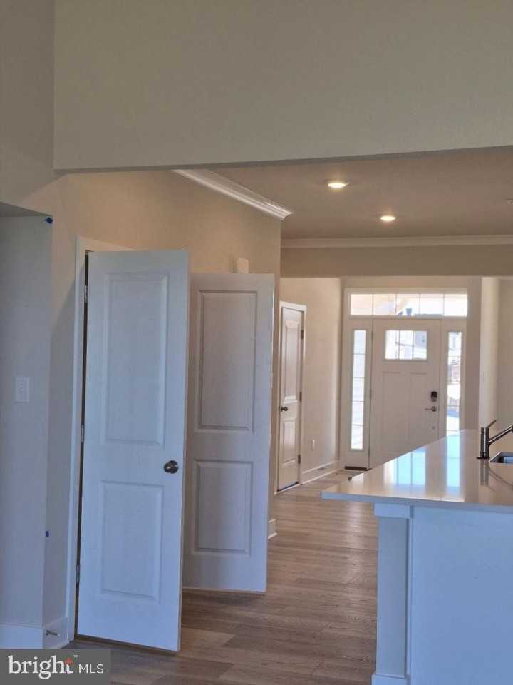 29273 Oxford Dr - Photo 2 of 7