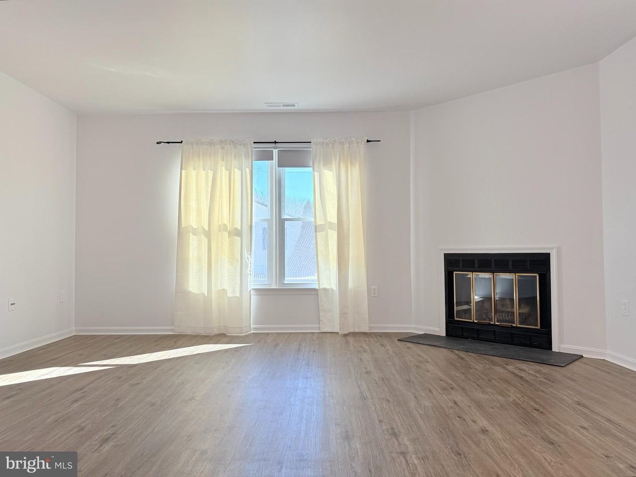 400 Franklin St - Photo 2 of 10