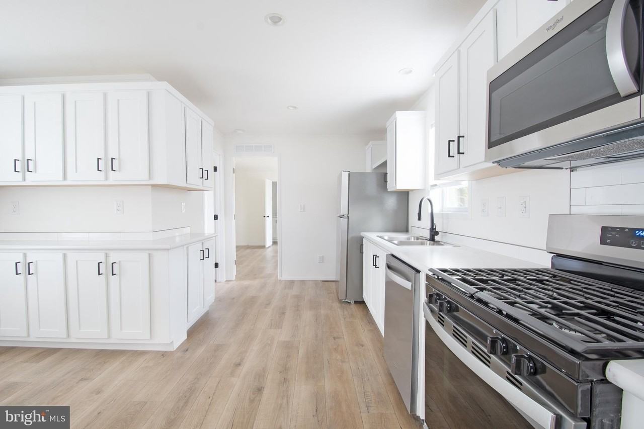 11386 1st St - Photo 7 of 18