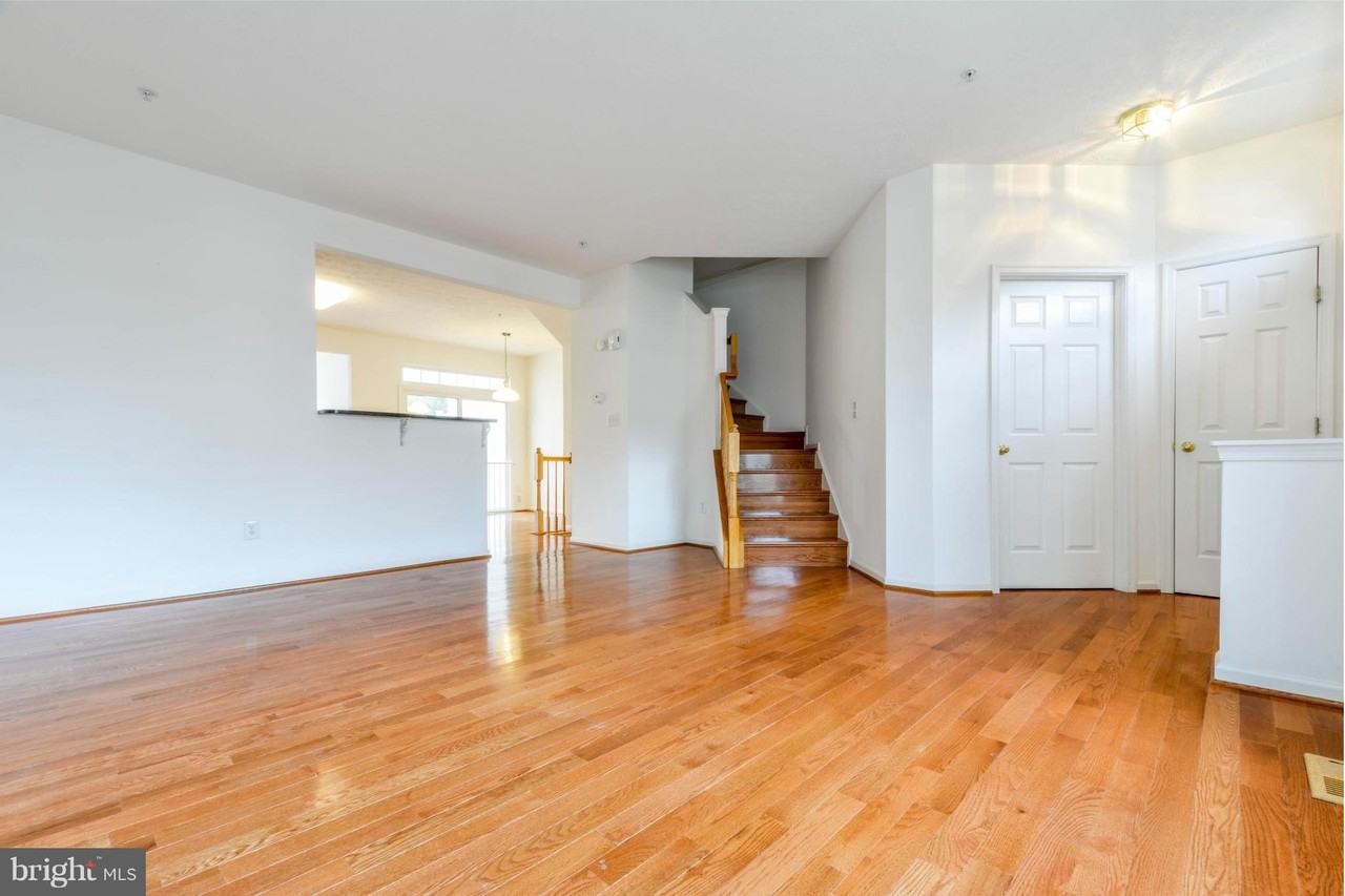 1447 Pangbourne Way - Photo 3 of 30