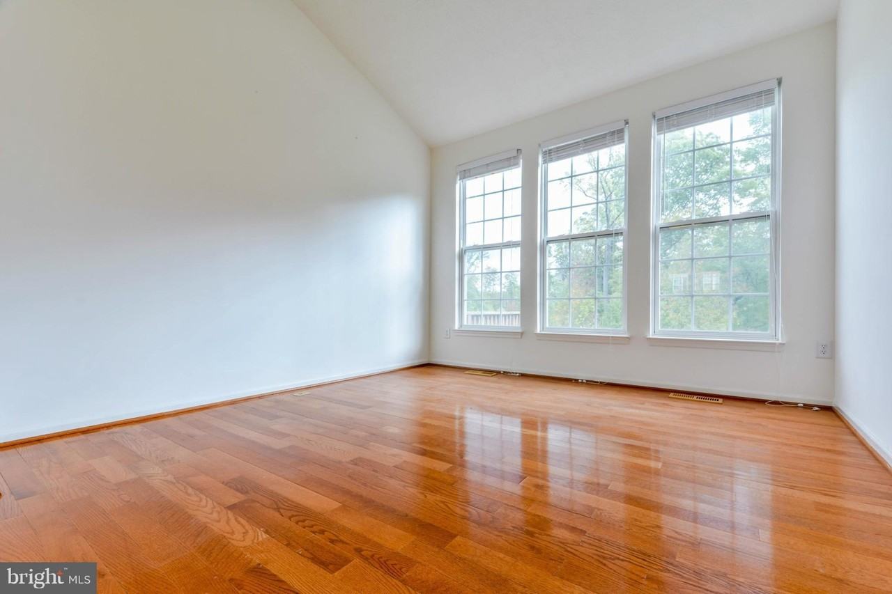 1447 Pangbourne Way - Photo 6 of 30