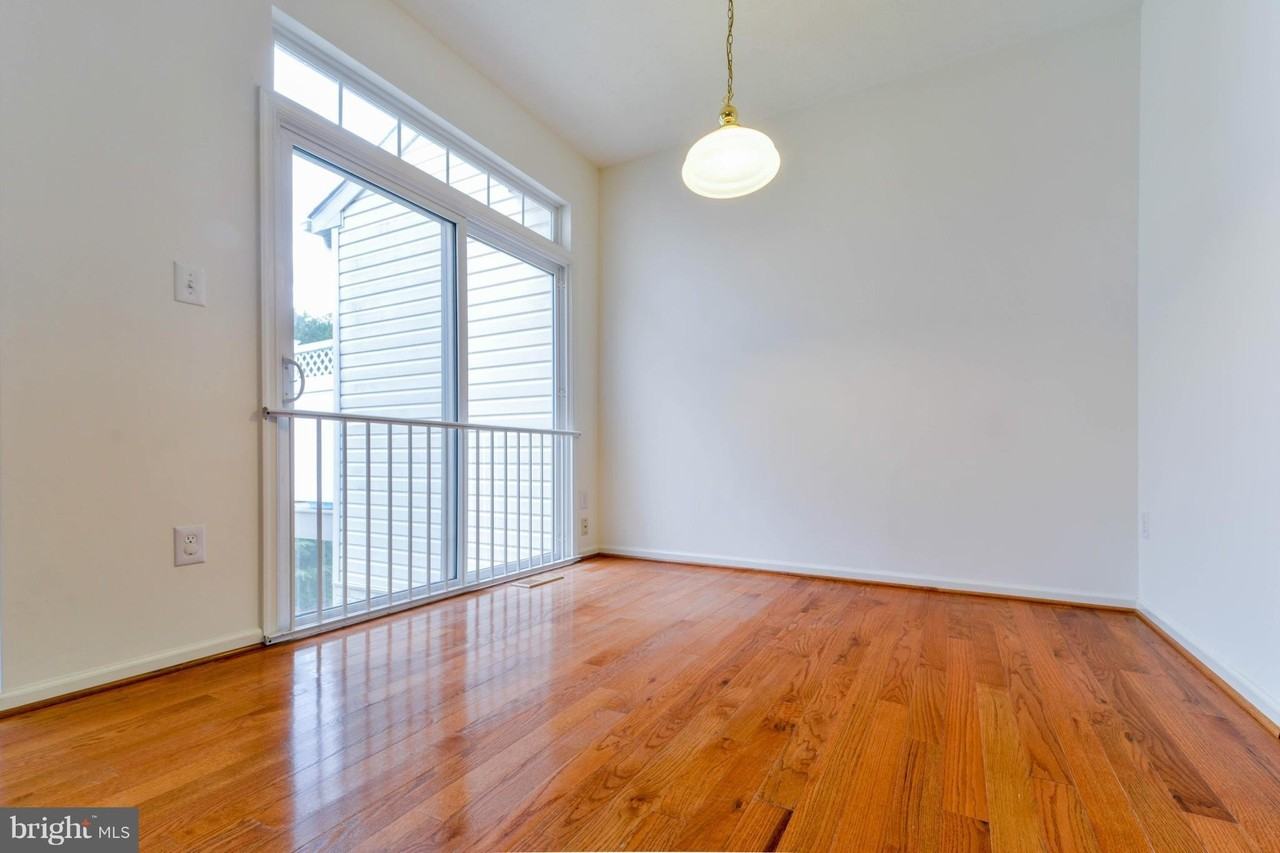 1447 Pangbourne Way - Photo 7 of 30