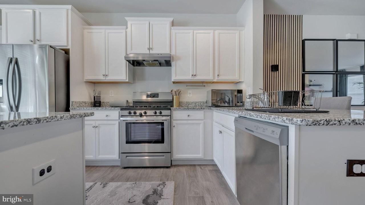 7748 Venice Ln - Photo 3 of 27