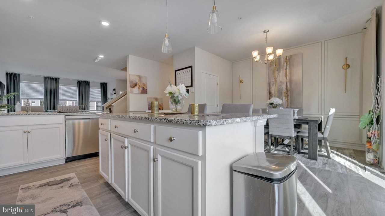 7748 Venice Ln - Photo 4 of 27