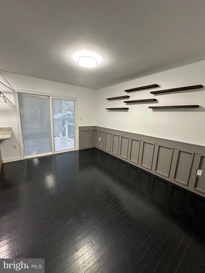 932 12th St - Photo 3 of 14