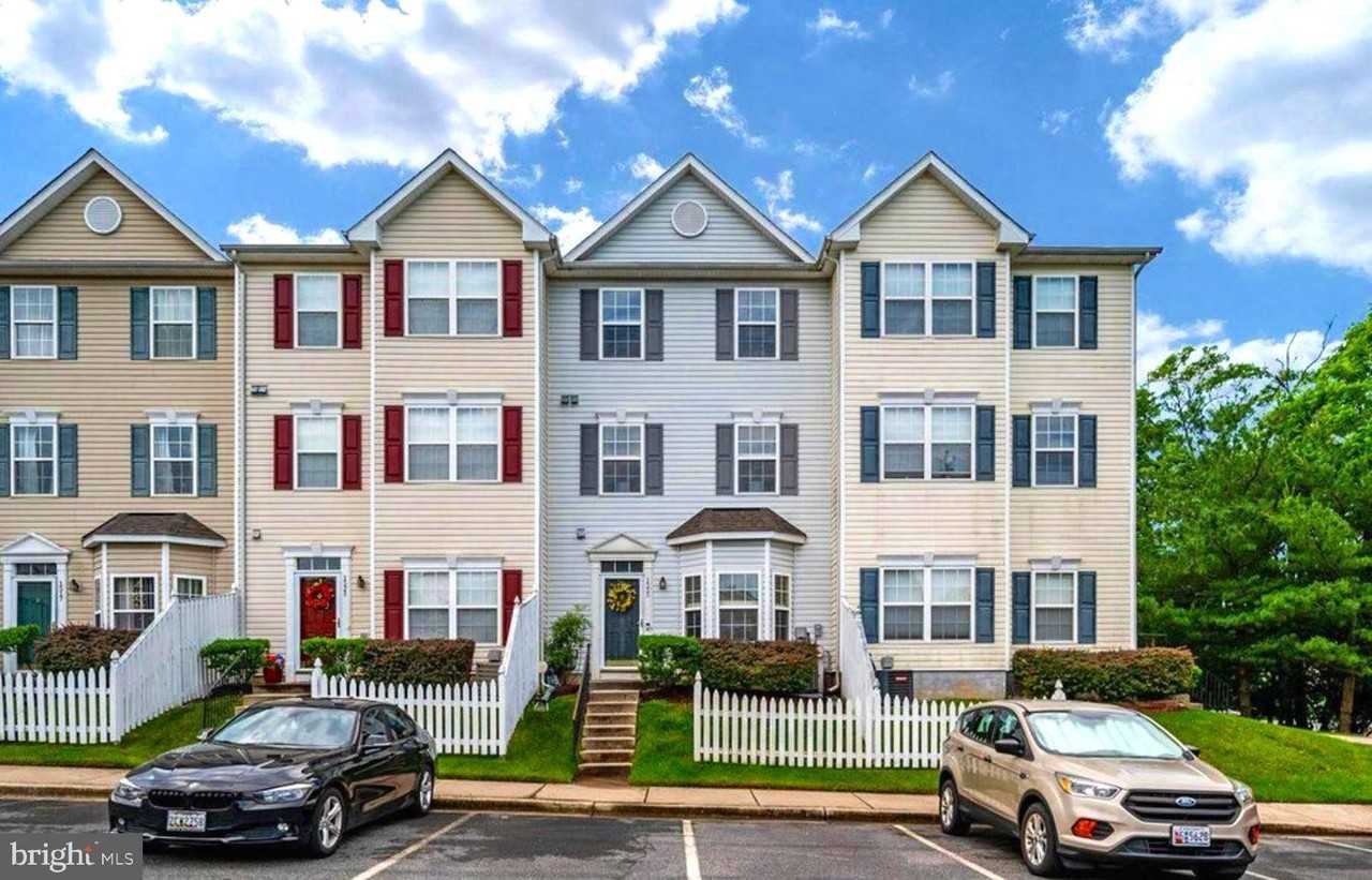 1525 Fairbrook Ct - Photo 2 of 26