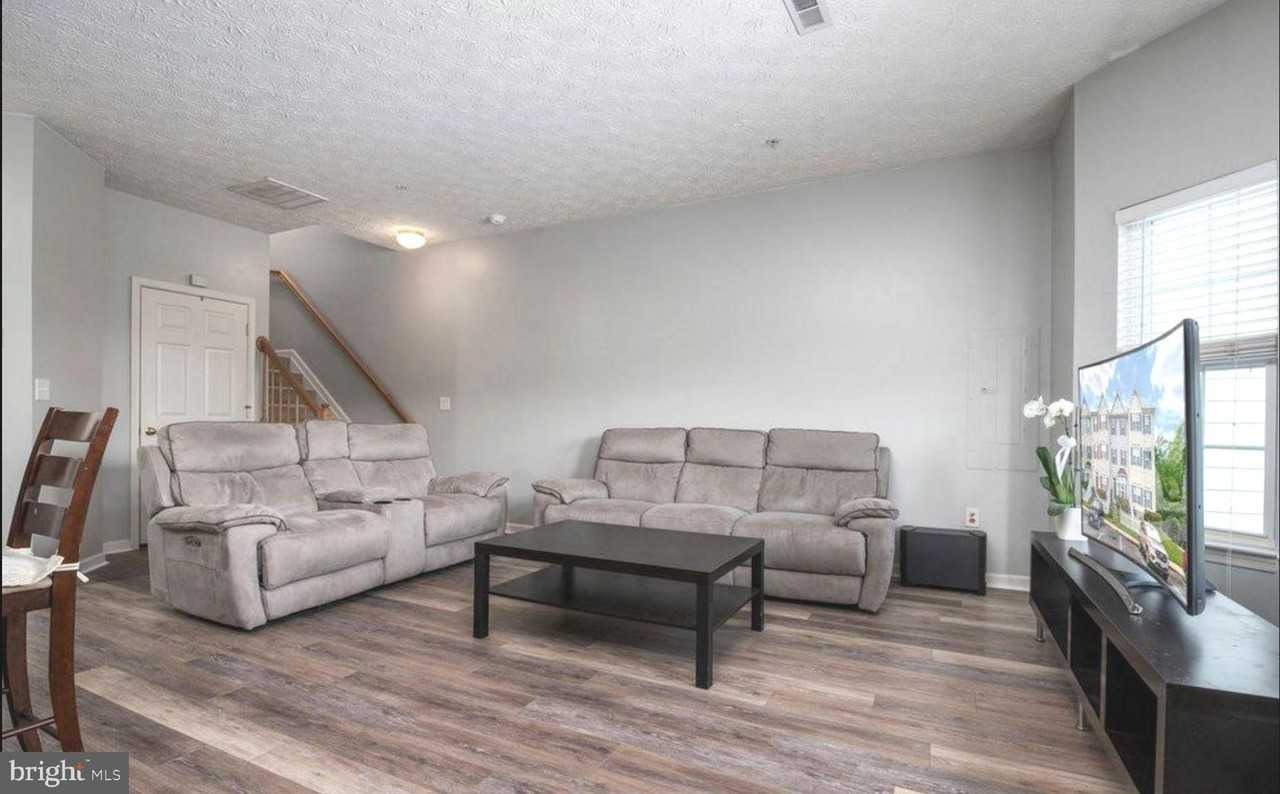 1525 Fairbrook Ct - Photo 4 of 26