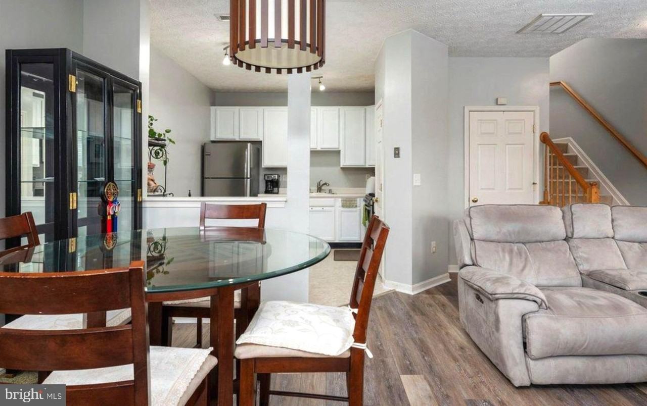 1525 Fairbrook Ct - Photo 7 of 26