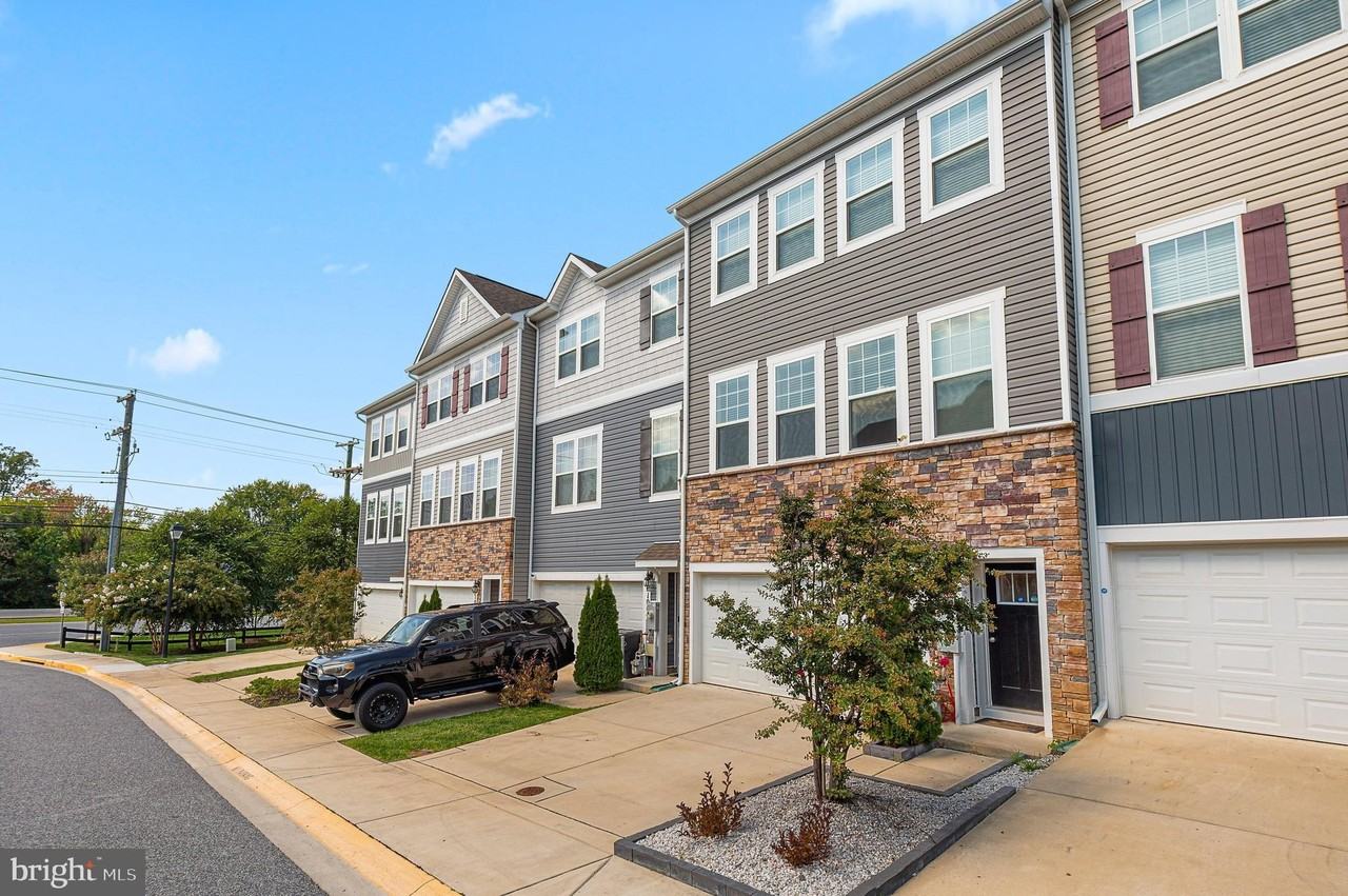 1010 Tuscany Ln - Photo 2 of 44