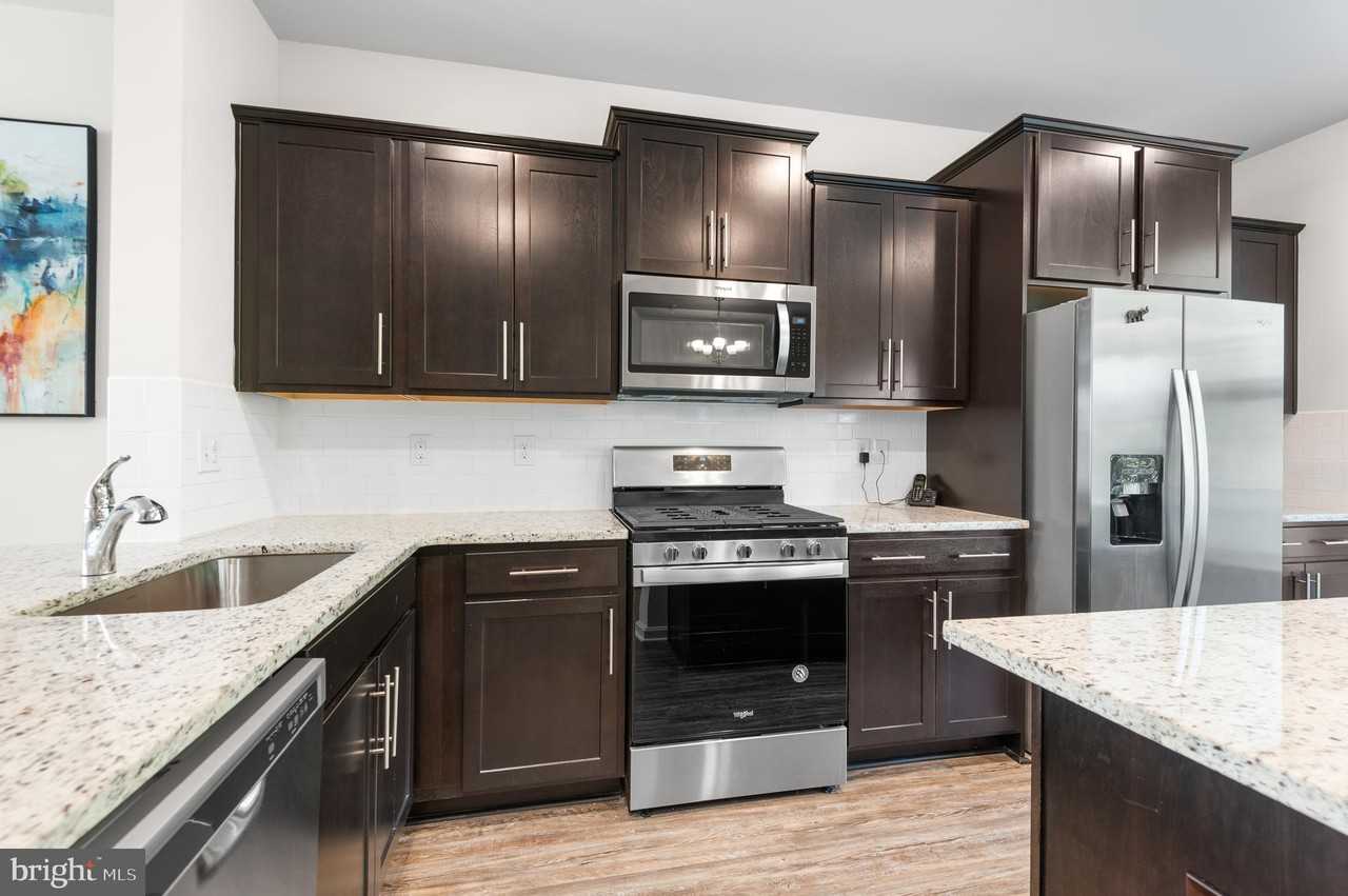 1010 Tuscany Ln - Photo 6 of 44