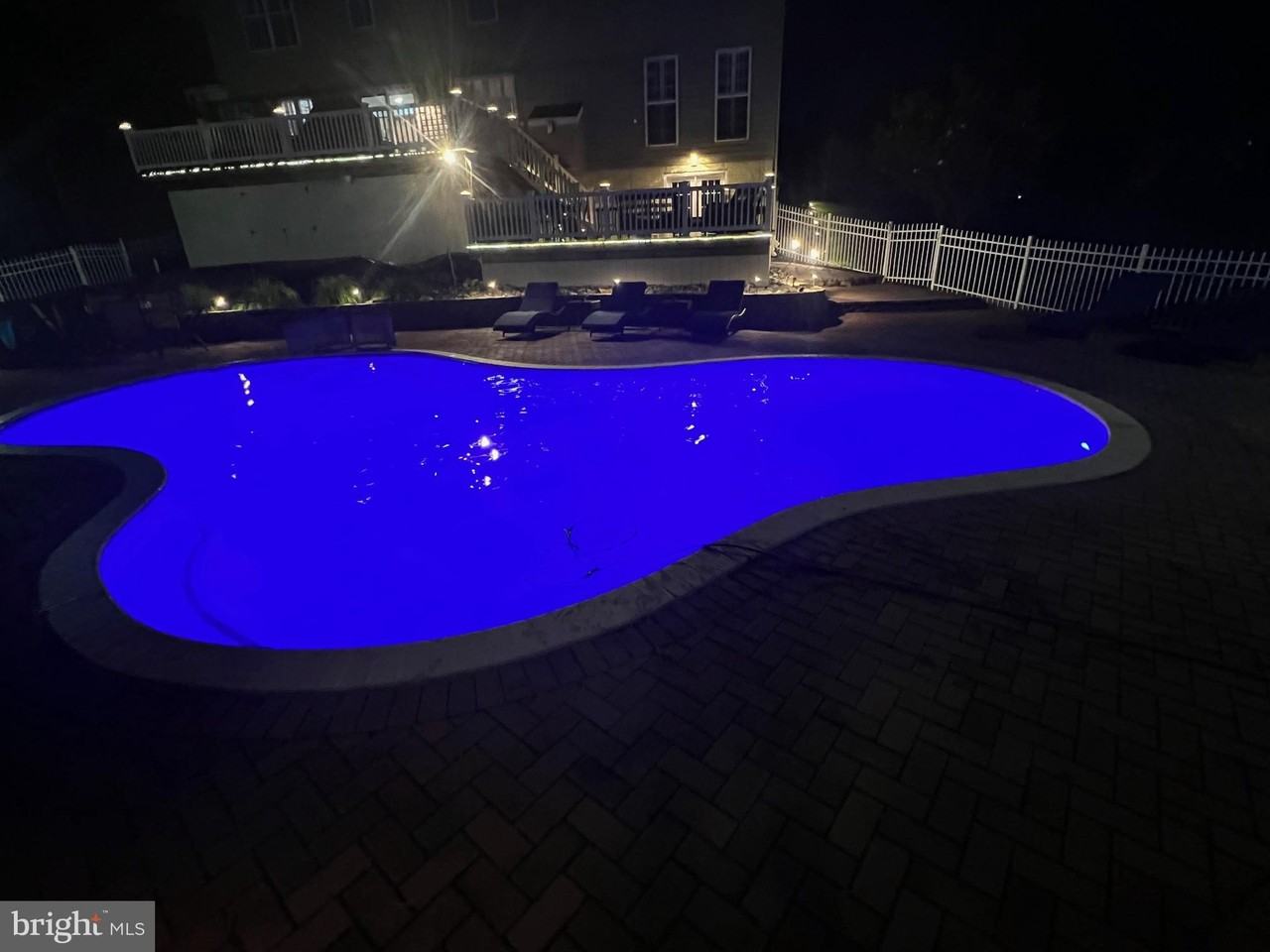 8002 Middlebury Dr - Photo 2 of 43