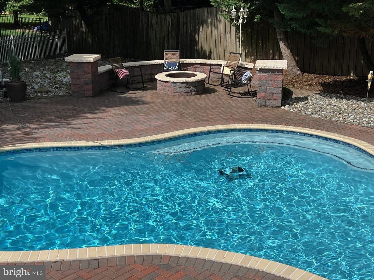 8002 Middlebury Dr - Photo 4 of 43