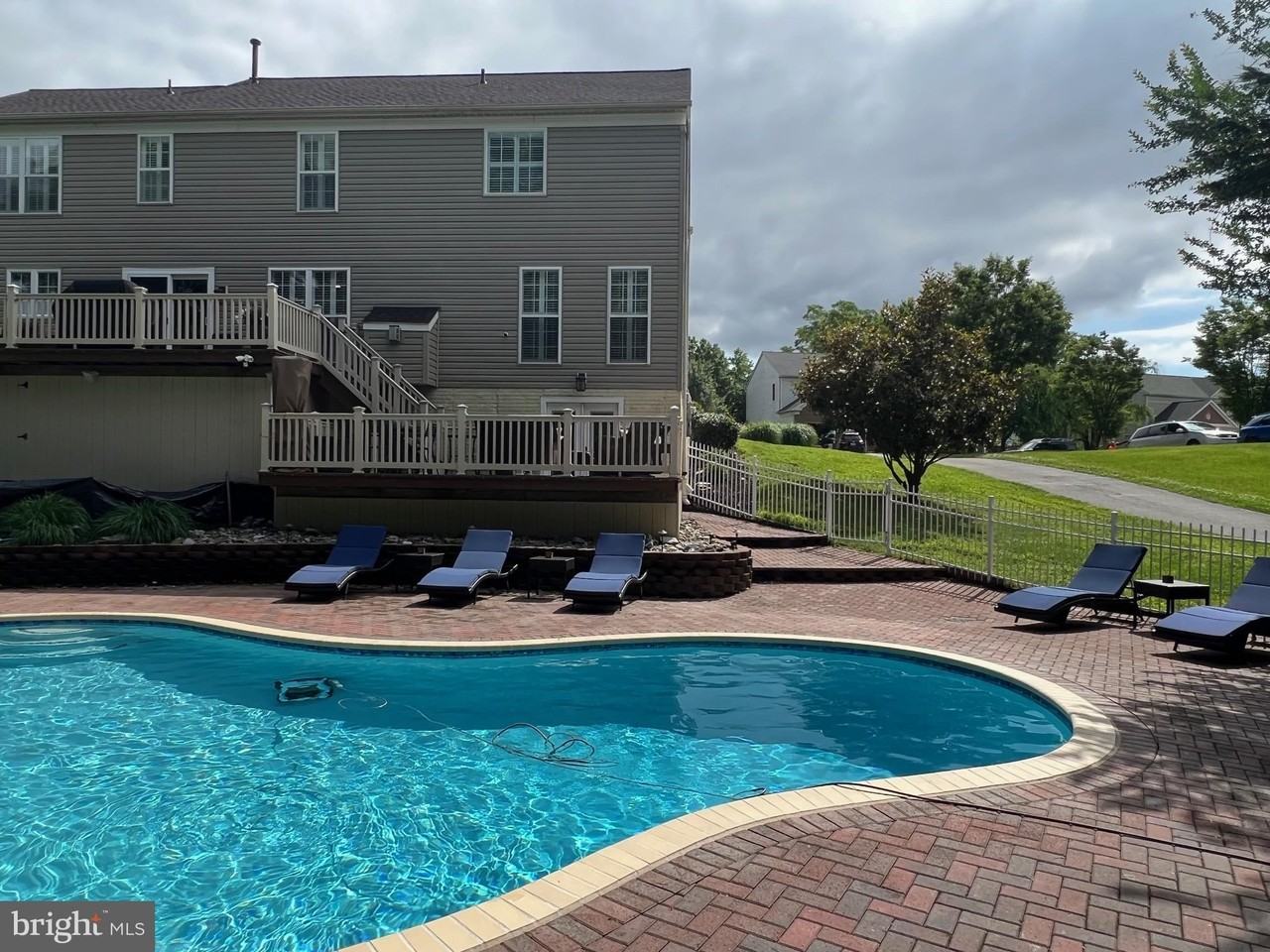 8002 Middlebury Dr - Photo 5 of 43