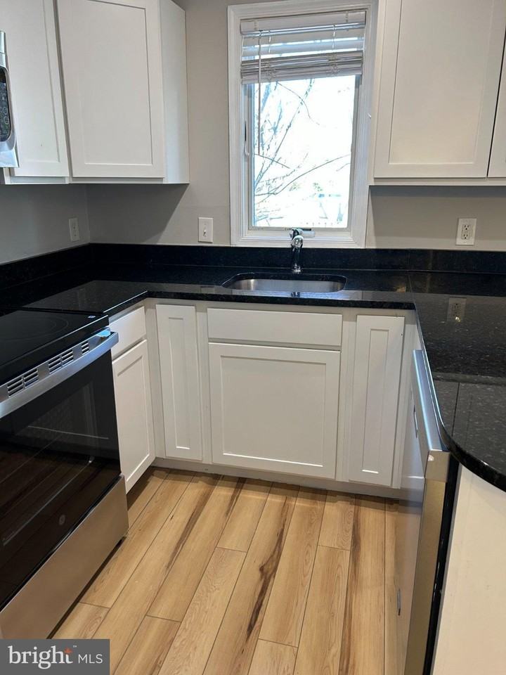 1004 Dreams Landing Way - Photo 5 of 16