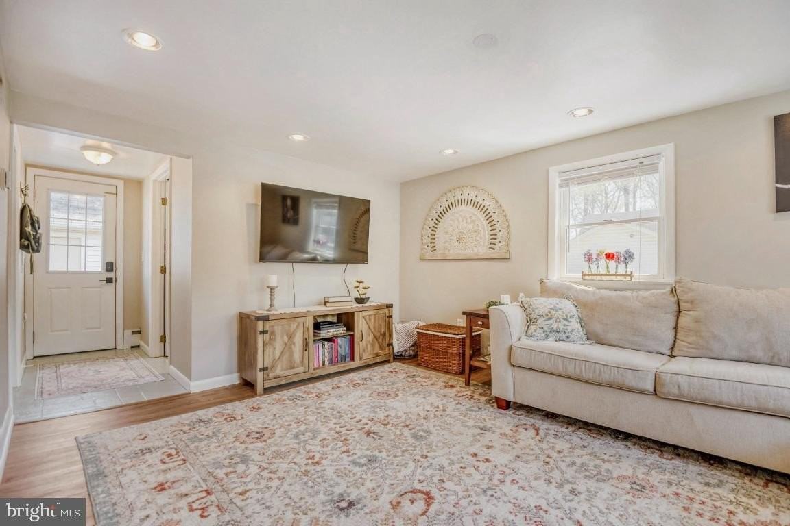 1715 Tacoma Rd - Photo 3 of 32