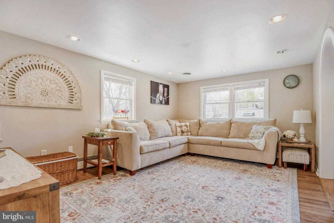 1715 Tacoma Rd - Photo 4 of 32