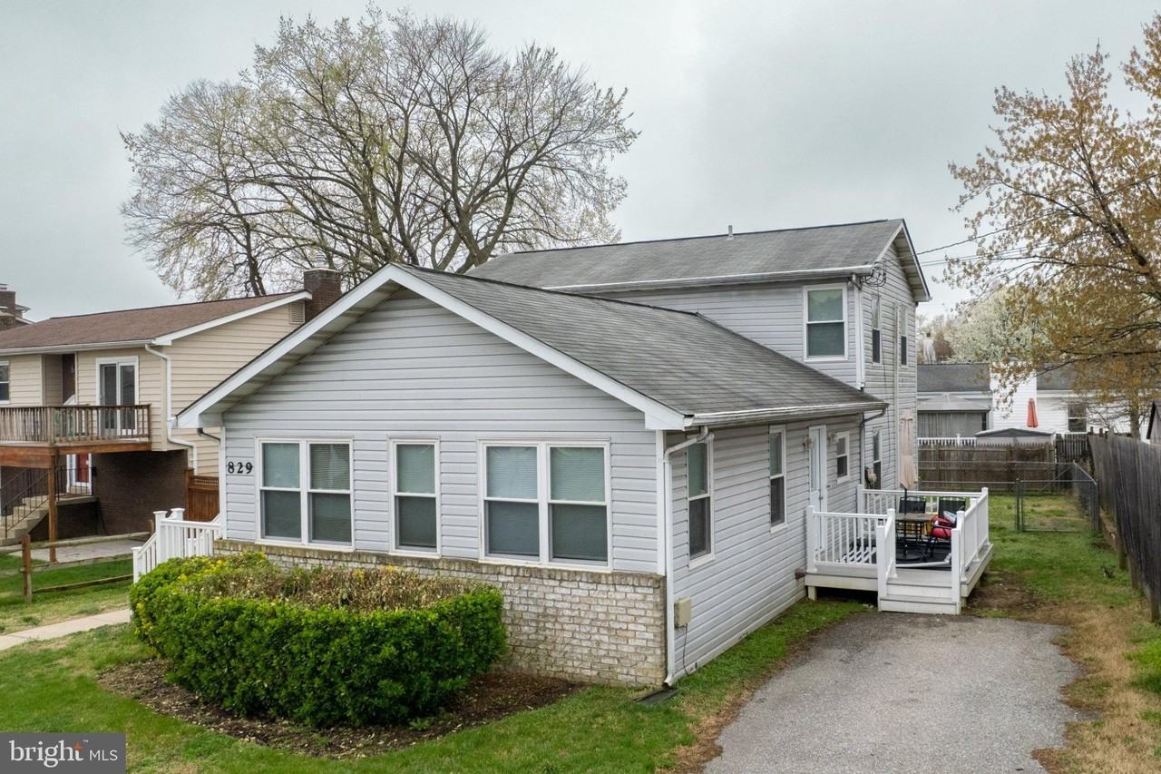 829 Shore Dr - Photo 3 of 29