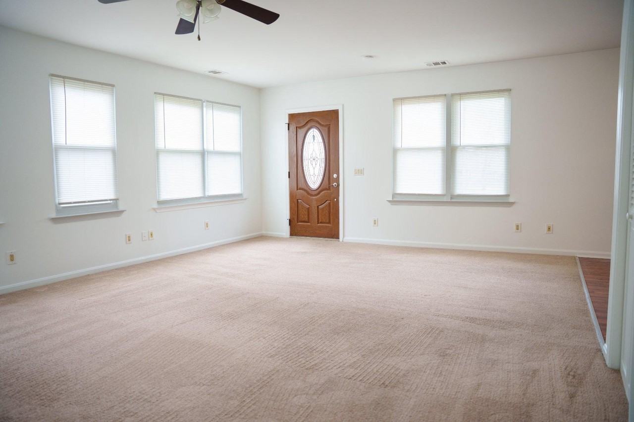 829 Shore Dr - Photo 4 of 29