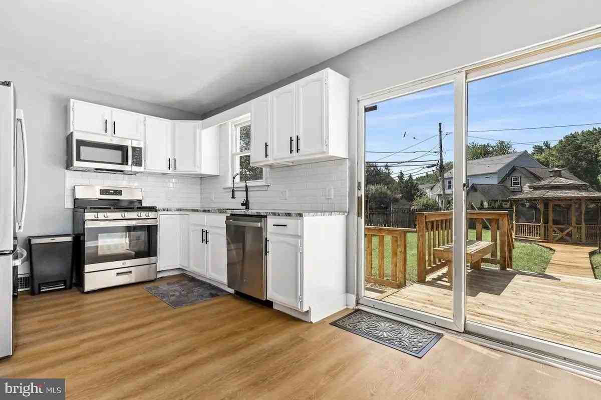 301 Beverley Pl - Photo 2 of 42