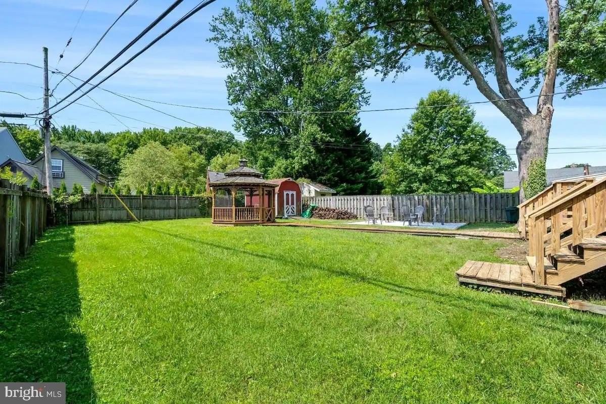 301 Beverley Pl - Photo 3 of 42