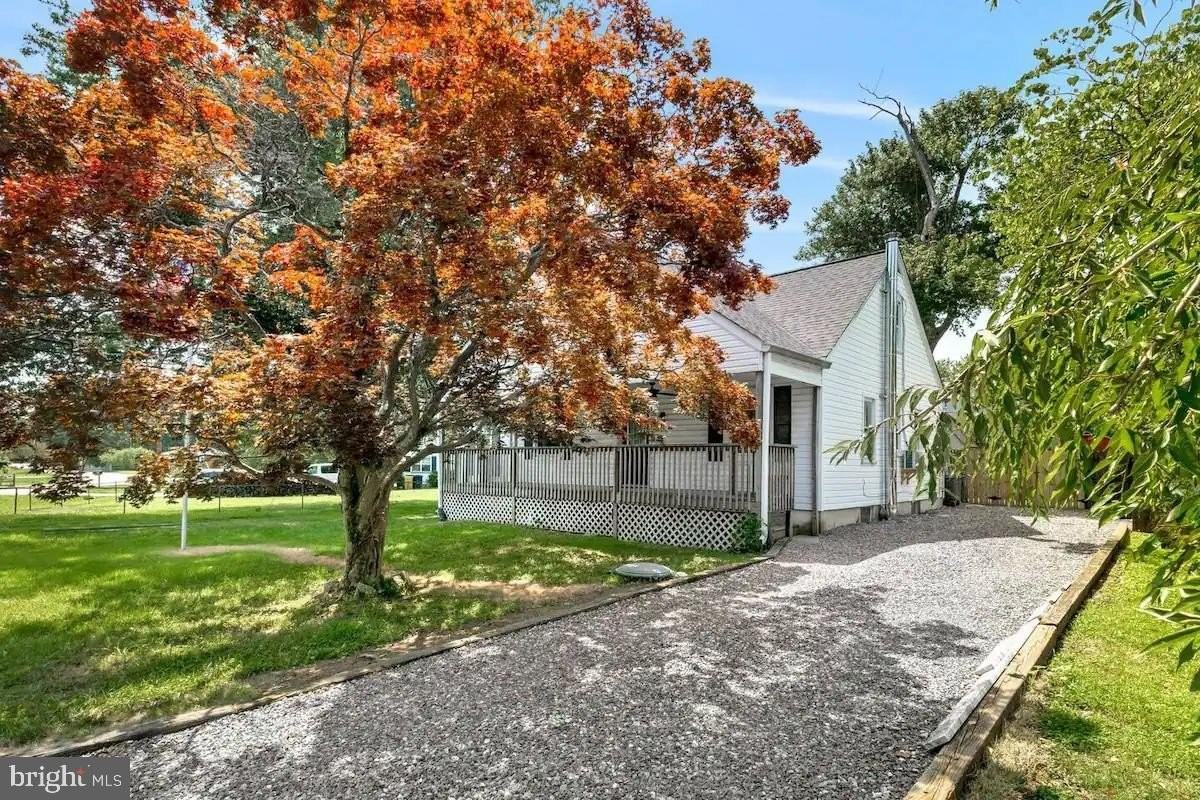 301 Beverley Pl - Photo 4 of 42