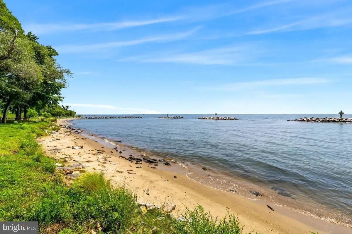 301 Beverley Pl - Photo 5 of 42