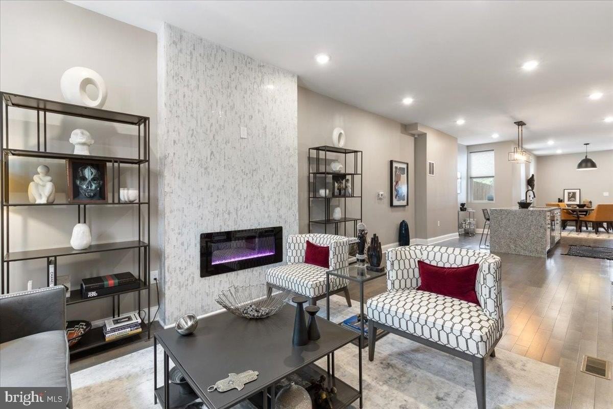 1532 N Broadway - Photo 4 of 44