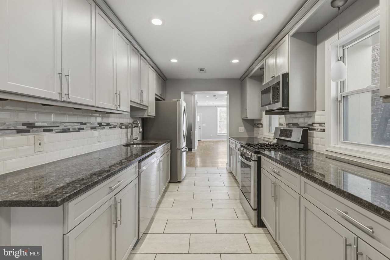 513 Scott St - Photo 4 of 14