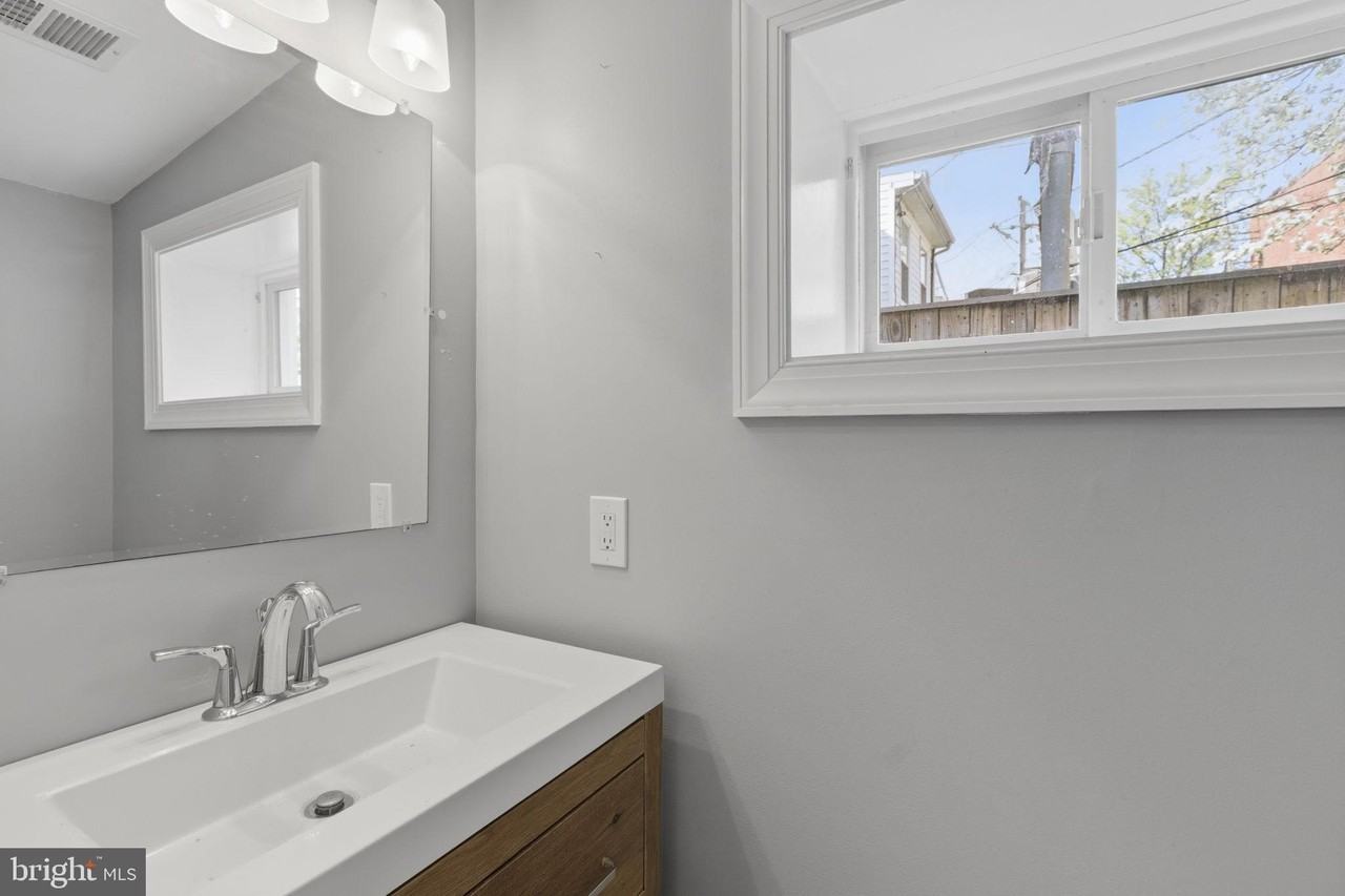 513 Scott St - Photo 5 of 14