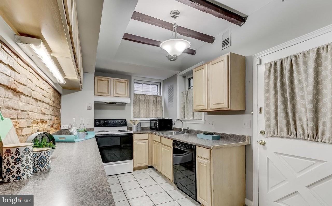 825 S Charles St - Photo 2 of 34