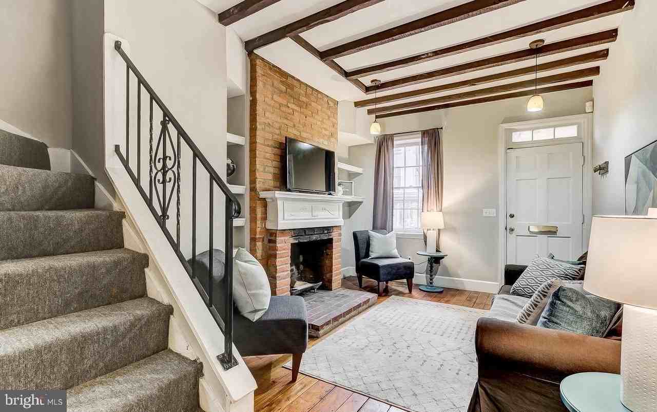 825 S Charles St - Photo 7 of 34