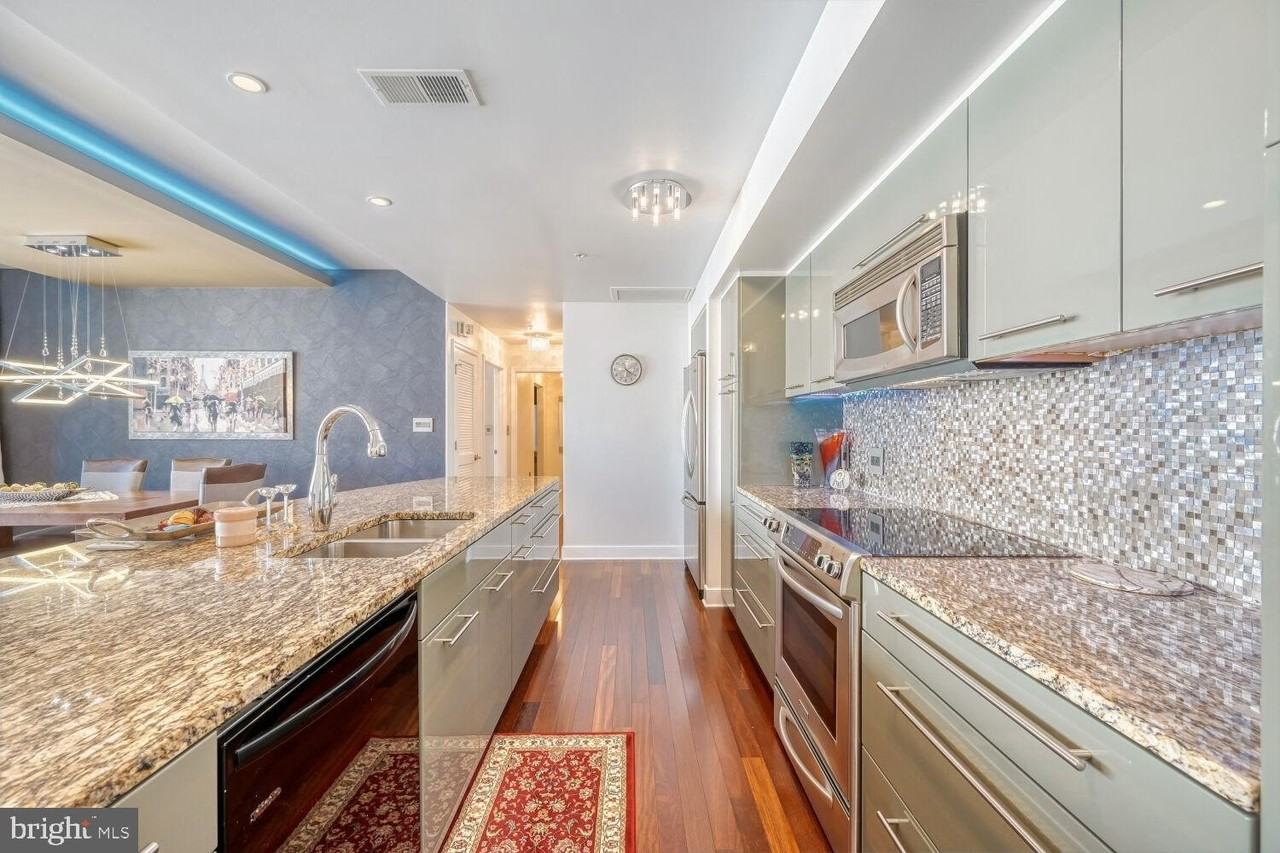 675 President St Unit 1501 - Photo 4 of 43