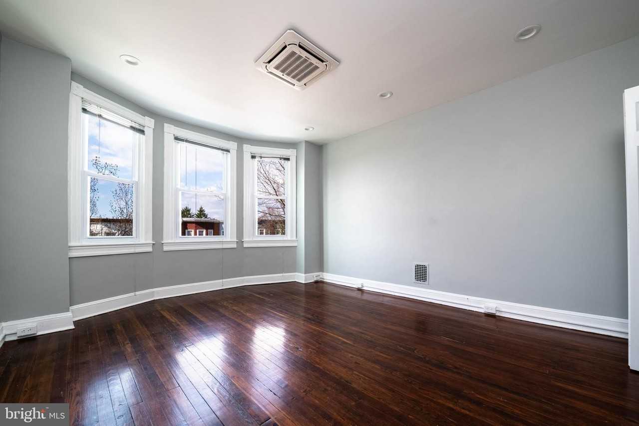 4119 Falls Rd - Photo 6 of 14