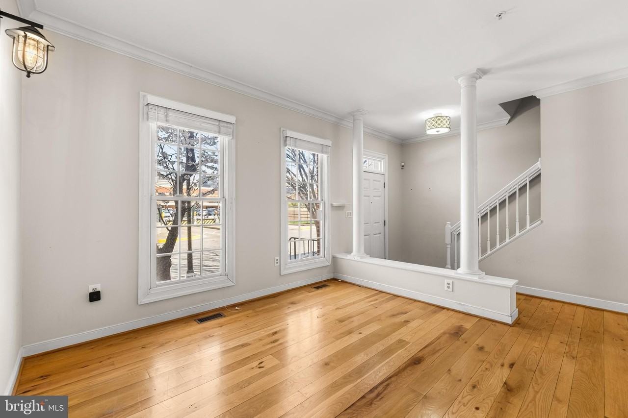 211 W Hill St - Photo 7 of 45