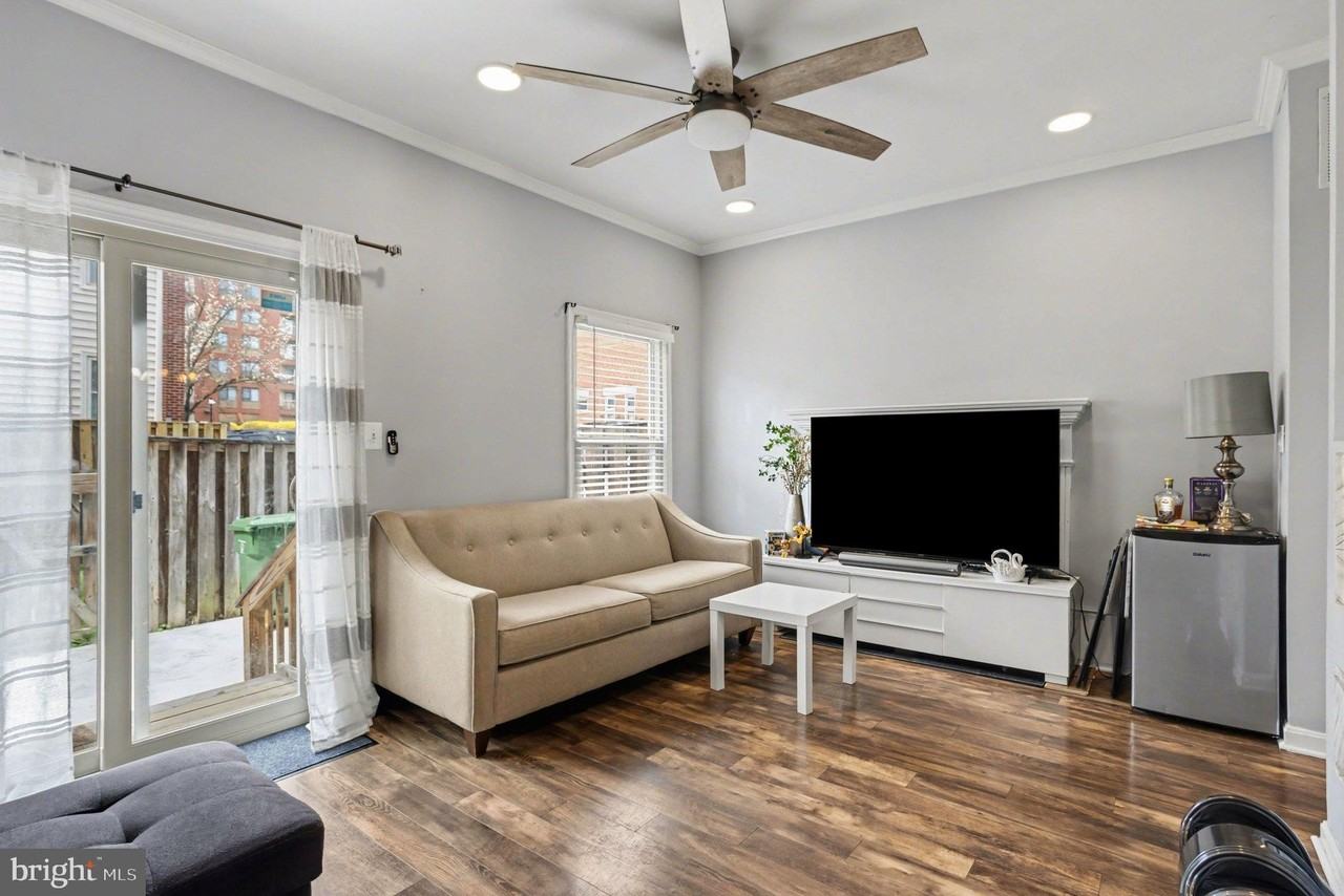 216 Scott St - Photo 3 of 27